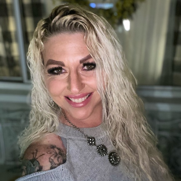 Meet your Posher, Jessica - Picture 3 of 4